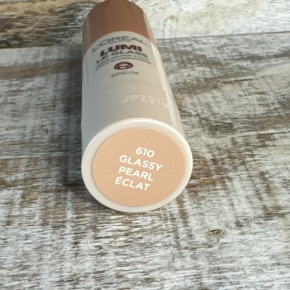 L'Oréal Lumi Le Glass Highlighter Stick 610 Glassy Pearl Eclat‎ | MSRP = $15